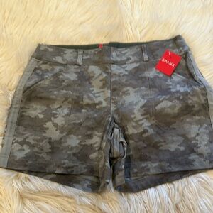 Spanx Stretch Twill Shorts, 6" Stone Wash Camo Size Large